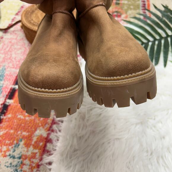 DV by Dolce Vita Chunky Lug Sole Platform Lonny Ankle Boots Booties 9 Granola - Picture 6 of 9